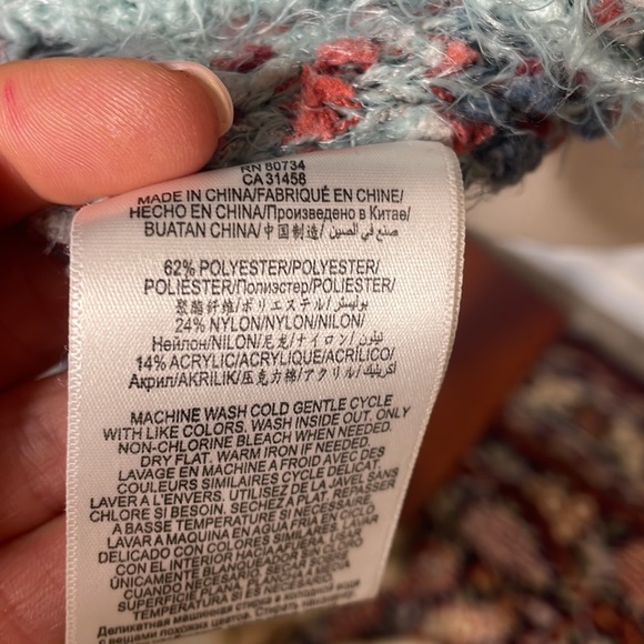 BCBG Cozy Sweater - Size Med/Large - Picture 5 of 5